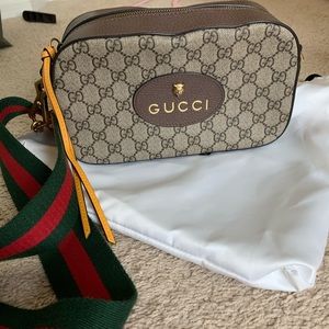 Gucci women Neo Vintage GG supreme messenger bag